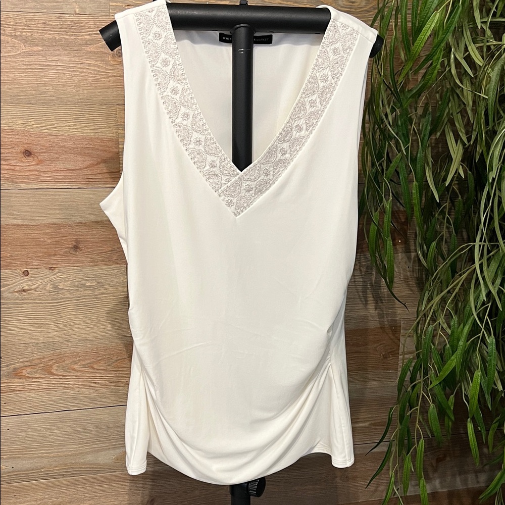 White House Black Market Ivory V-Neck Sleeveless Blouse w/ Beaded Neckline lined